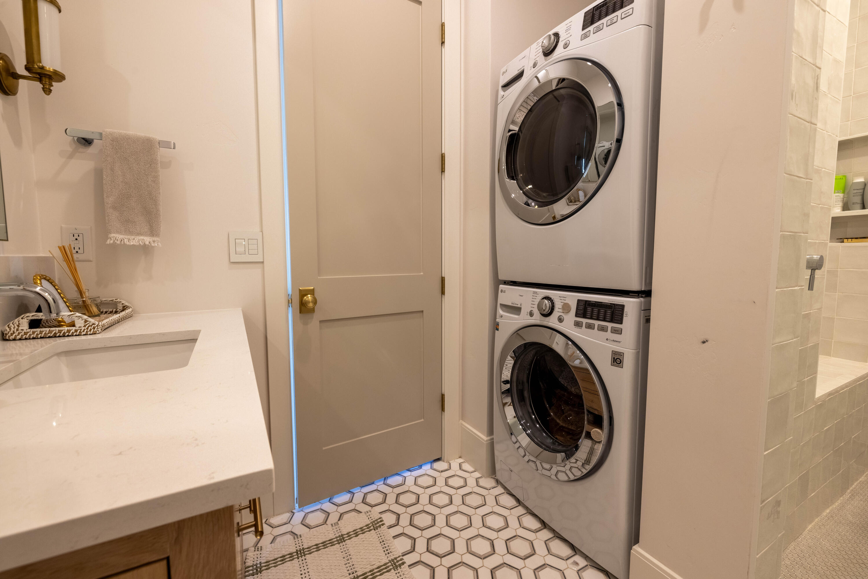 CARRIAGE LANE - Residential