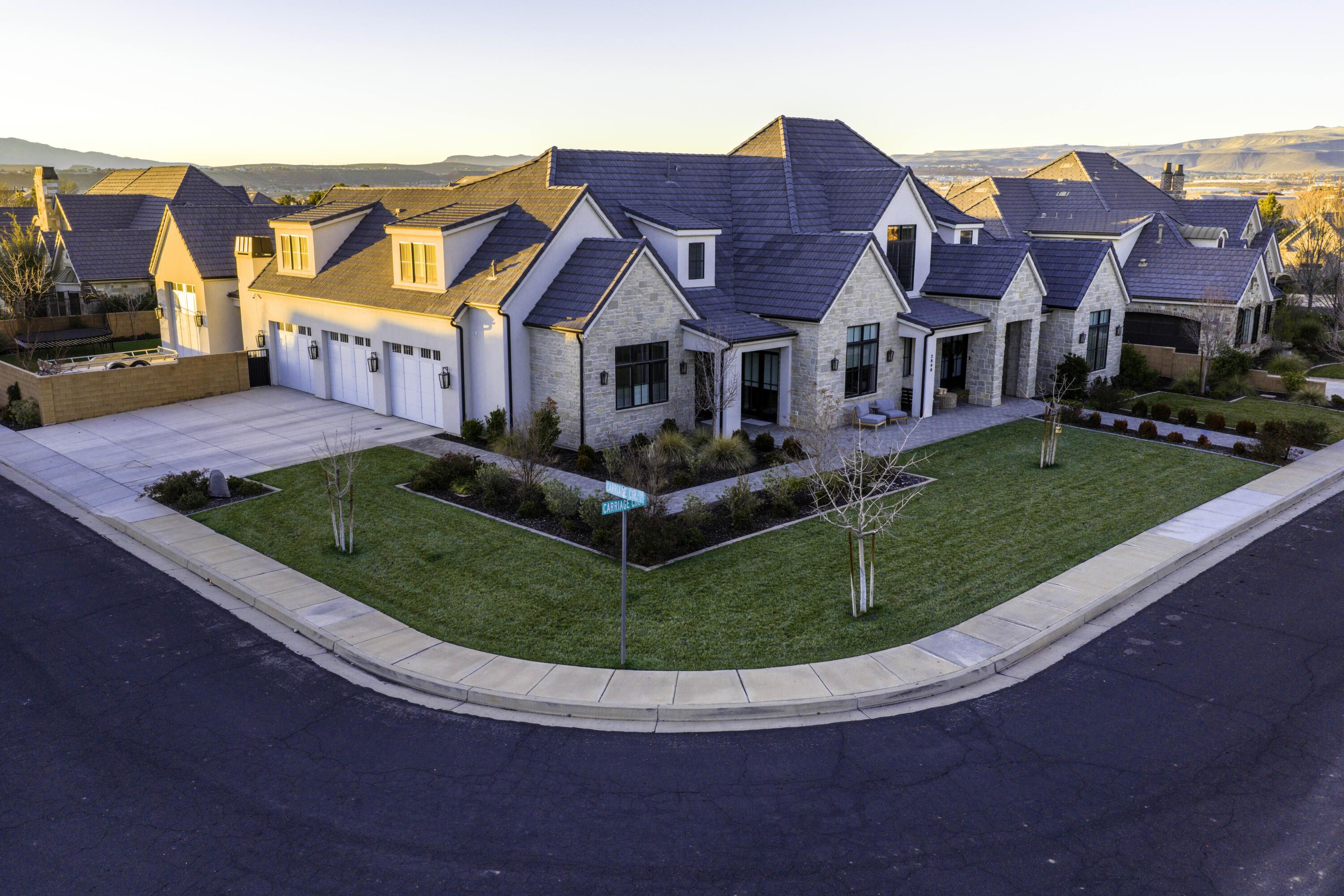 CARRIAGE LANE - Residential