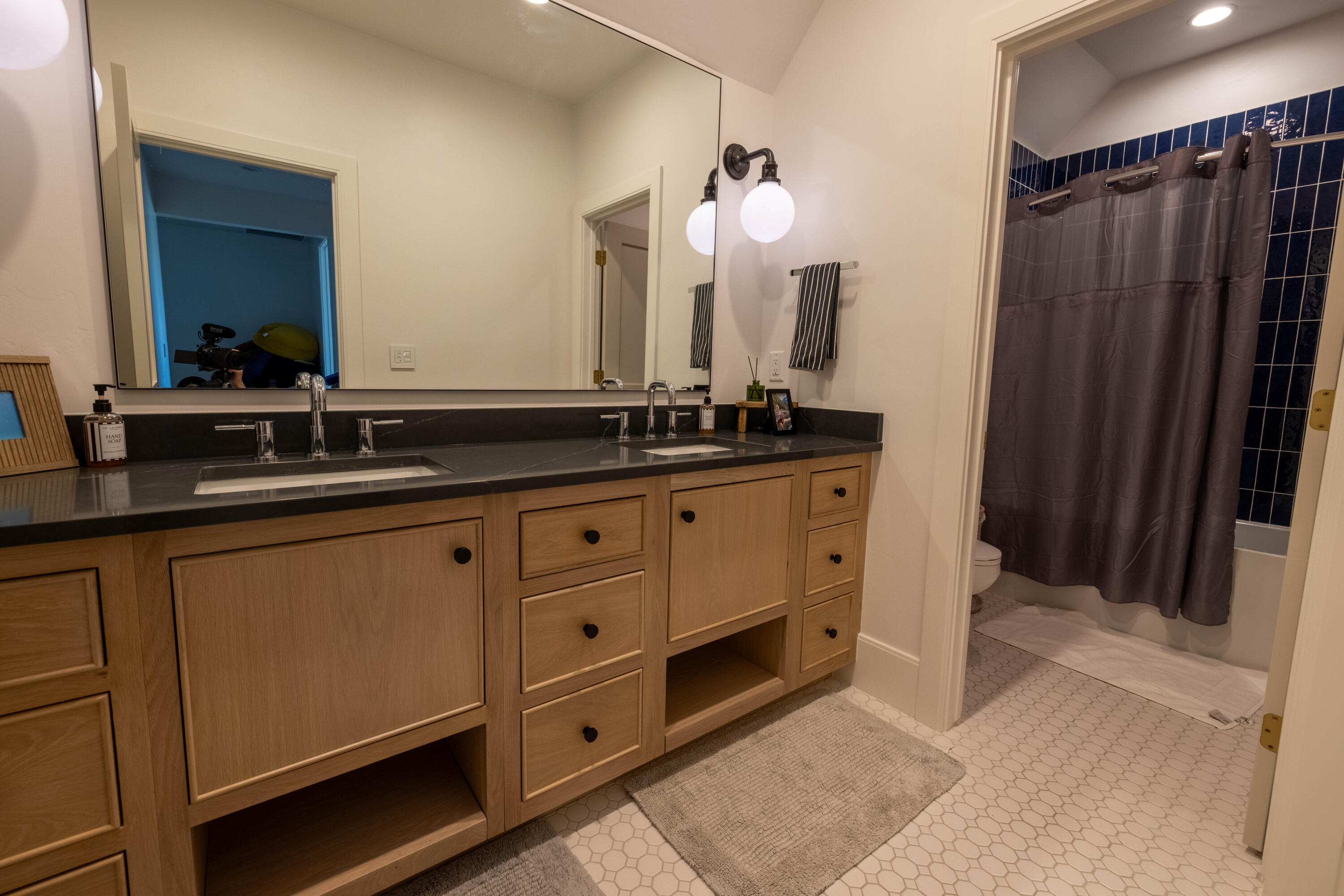 CARRIAGE LANE - Residential