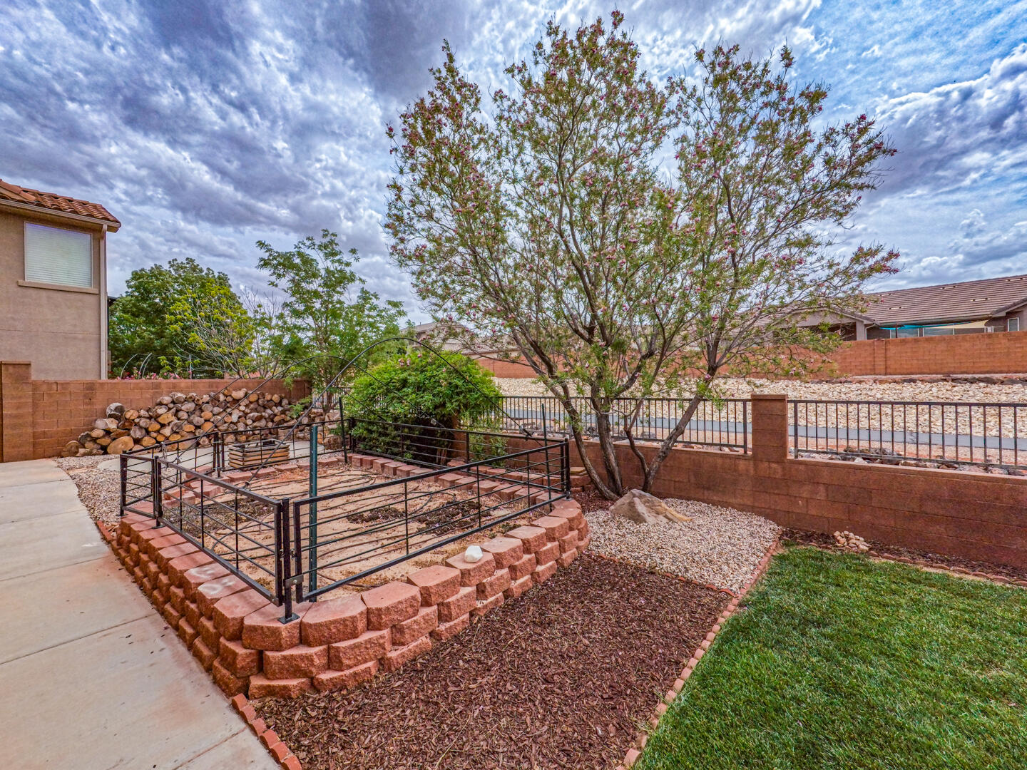 ESTATES AT HIDDEN VALLEY - Residential