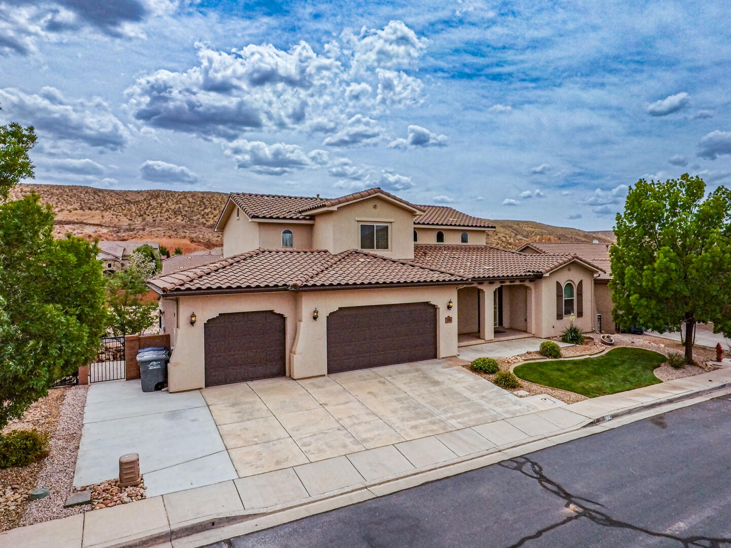 ESTATES AT HIDDEN VALLEY - Residential