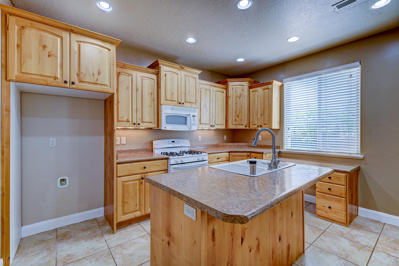 ESTATES AT HIDDEN VALLEY - Residential