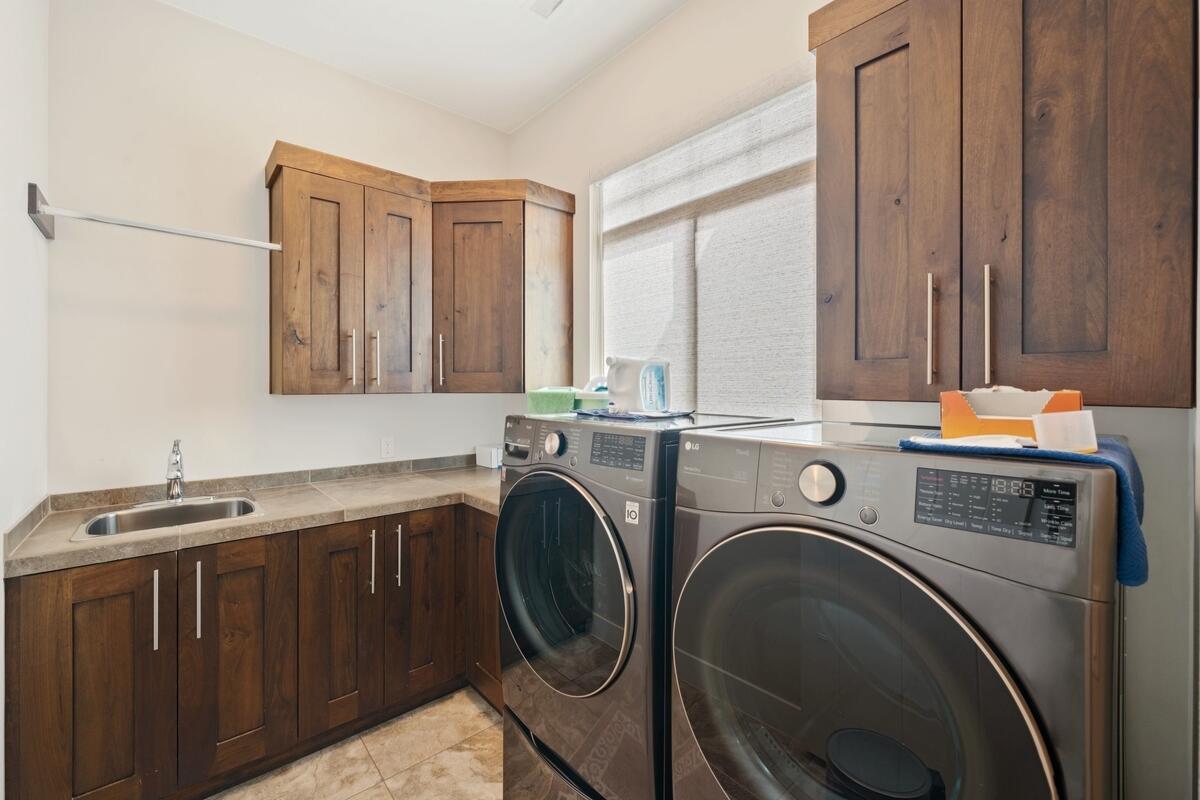 TONAQUINT TERRACE - Residential