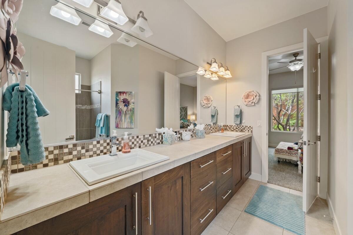 TONAQUINT TERRACE - Residential