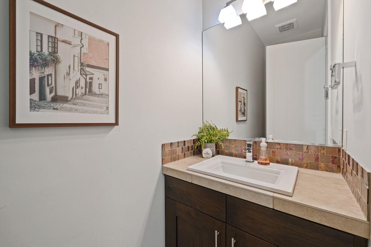 TONAQUINT TERRACE - Residential