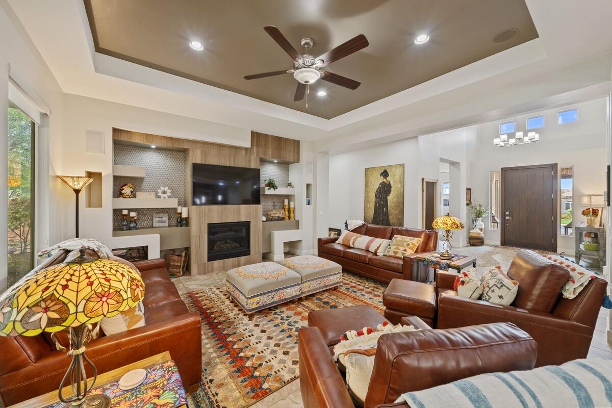 TONAQUINT TERRACE - Residential