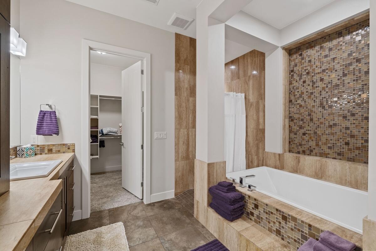 TONAQUINT TERRACE - Residential