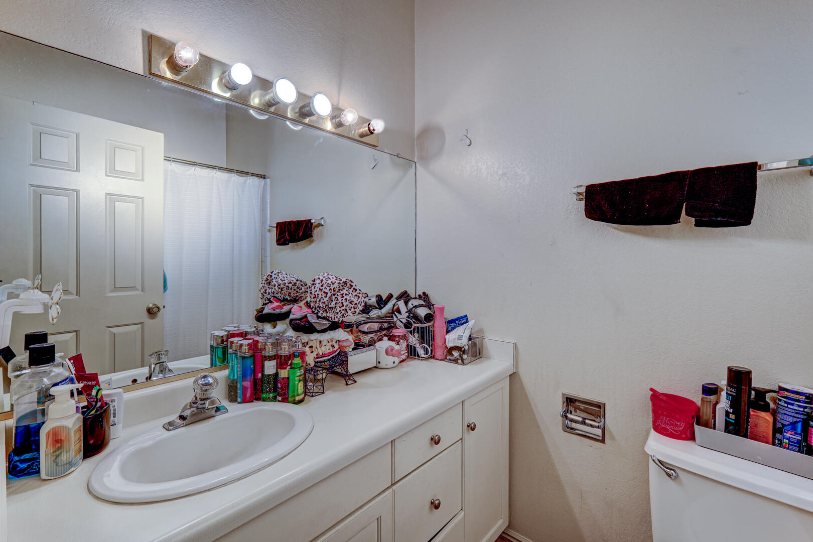 TOWN OAKS - Residential