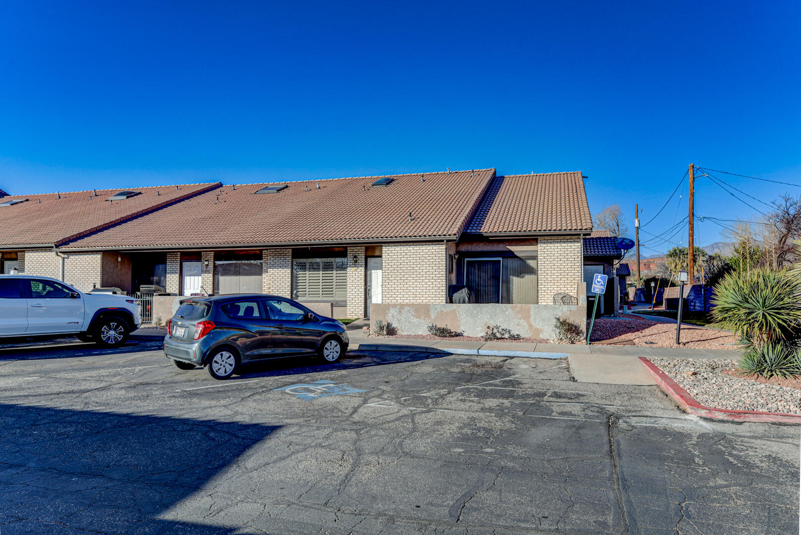 TOWN OAKS - Residential