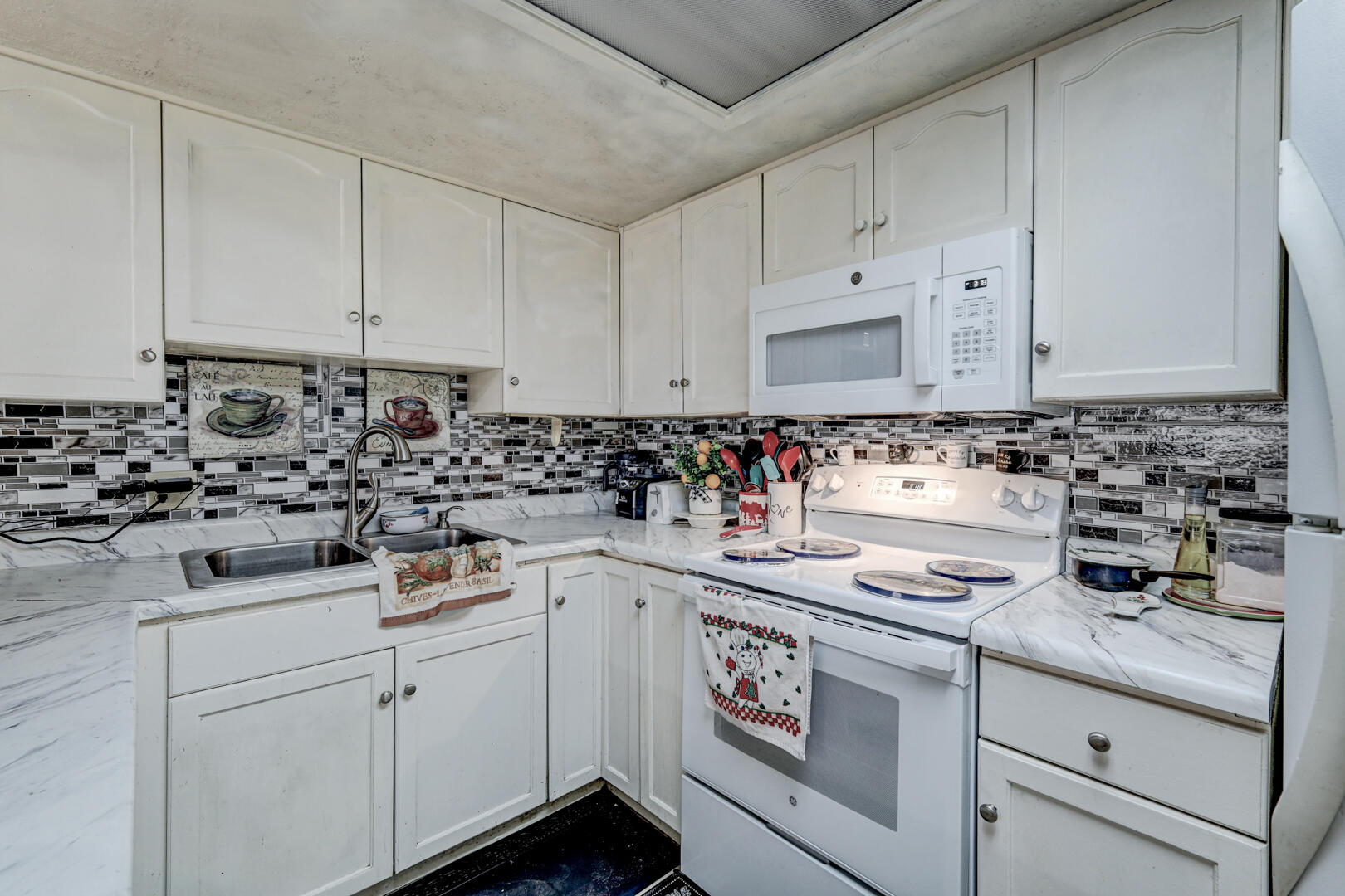 TOWN OAKS - Residential