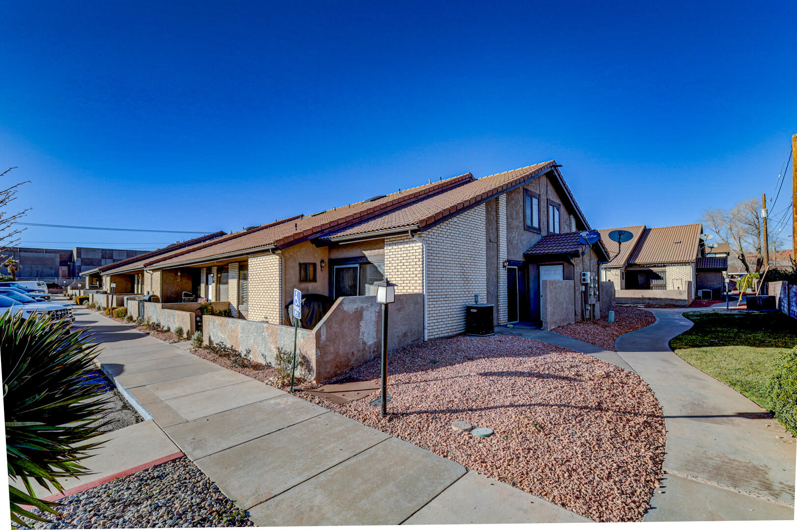 TOWN OAKS - Residential