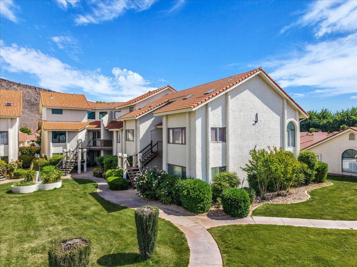 WILLOW RUN RESORT CONDOS - Residential