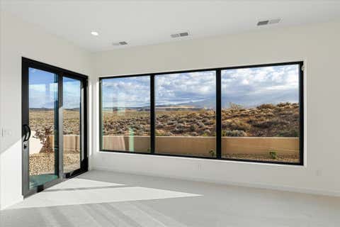 Tiny photo for 147 N Westgate Hills DR, Washington, UT 84780 (MLS # 26-272916)