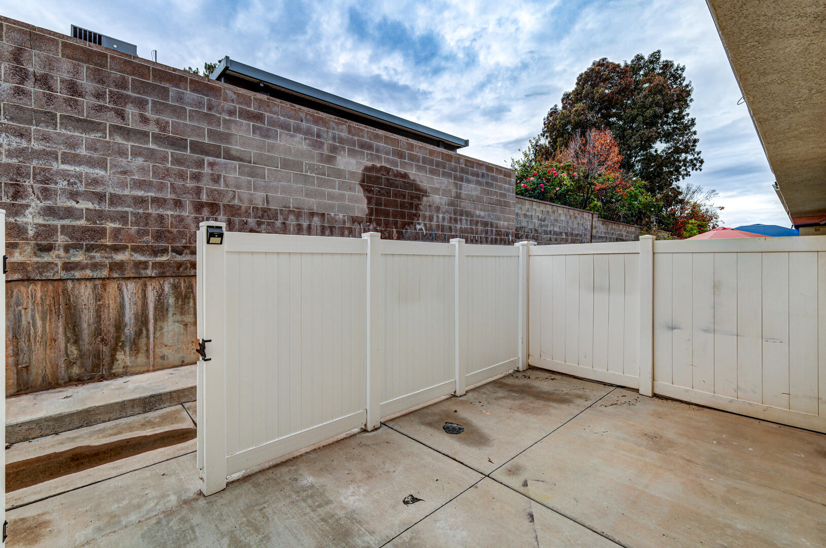 COVE CREEK TOWNHOMES - Residential