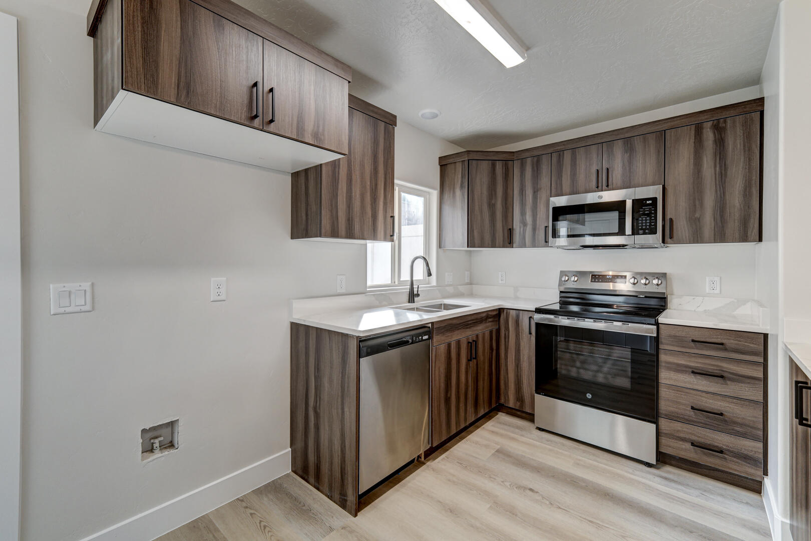 COVE CREEK TOWNHOMES - Residential