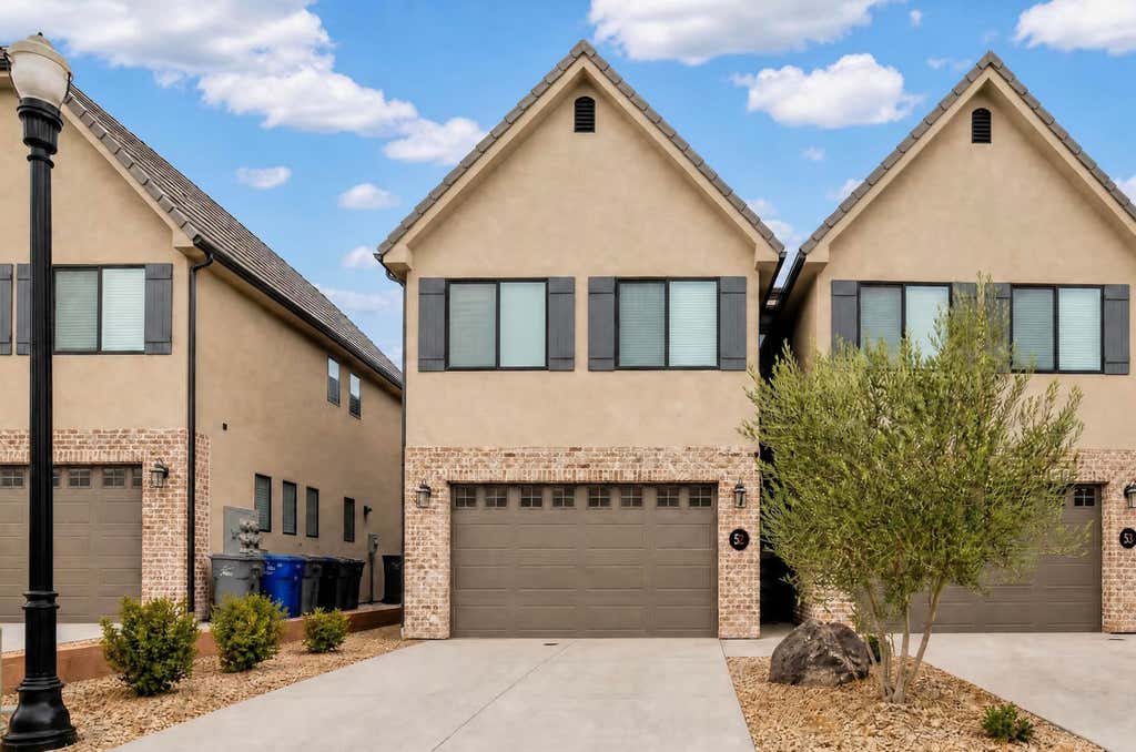 Photo of 960 Heritage DR 52 #52, Santa Clara, UT 84765 (MLS # 26-275124)