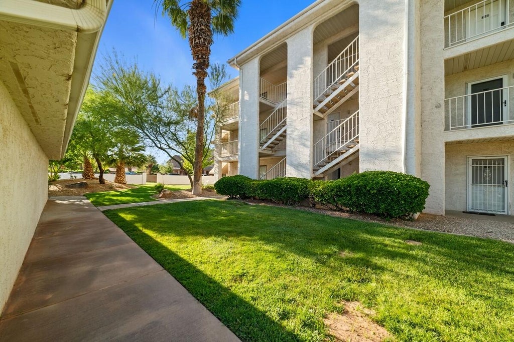 Photo of 1845 W Canyon View DR 111 #111, Saint George, UT 84770 (MLS # 26-273216)