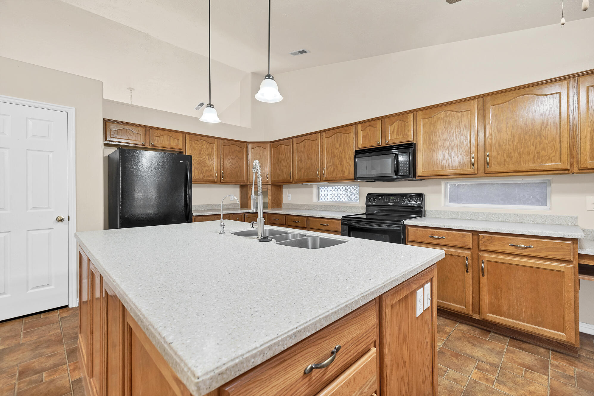 CANYON RIDGE - Residential