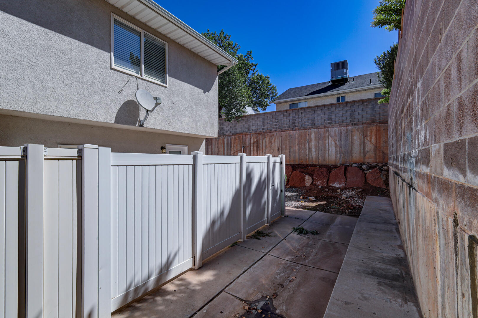 COVE CREEK TOWNHOMES - Residential