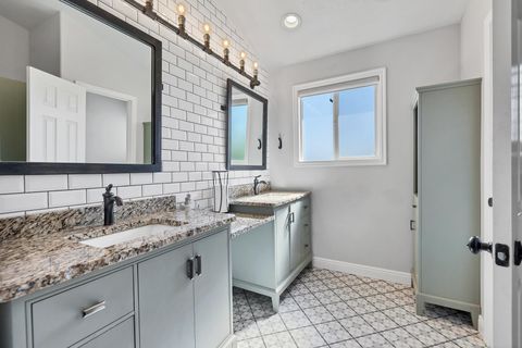 Tiny photo for 2163 E 170 South CIR, Saint George, UT 84790 (MLS # 26-271899)