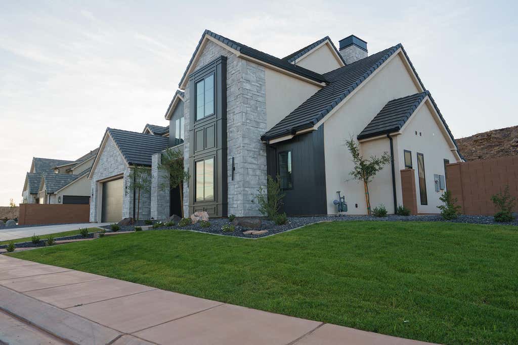 Photo of 3165 S Tallow Tree DR, Washington, UT 84780 (MLS # 26-275211)