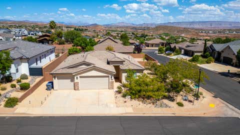 Photo of 1804 Rimview DR, Washington, UT 84780 (MLS # 26-274806)