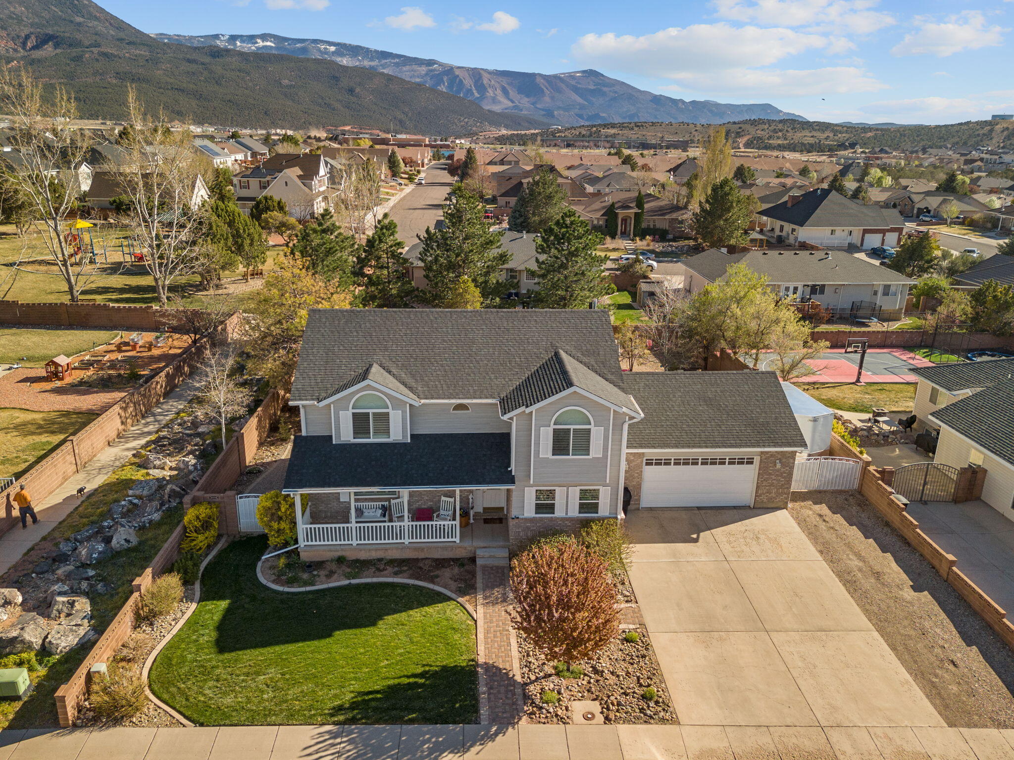 Main image without alt text