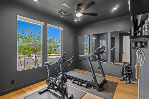 Tiny photo for 1401 N Daylight ST, Washington, UT 84780 (MLS # 26-276661)