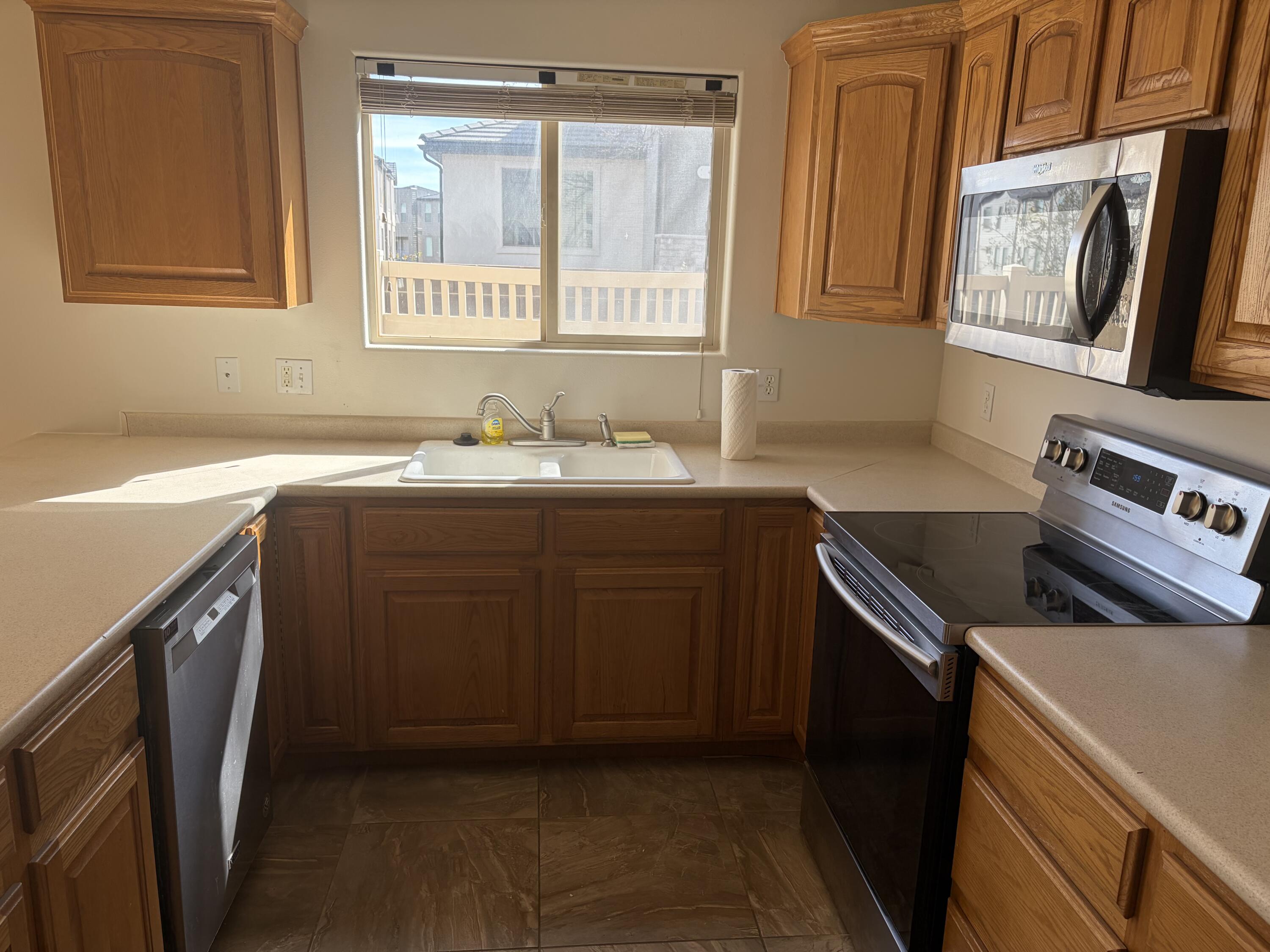 BEDROCK TOWNHOMES - Residential