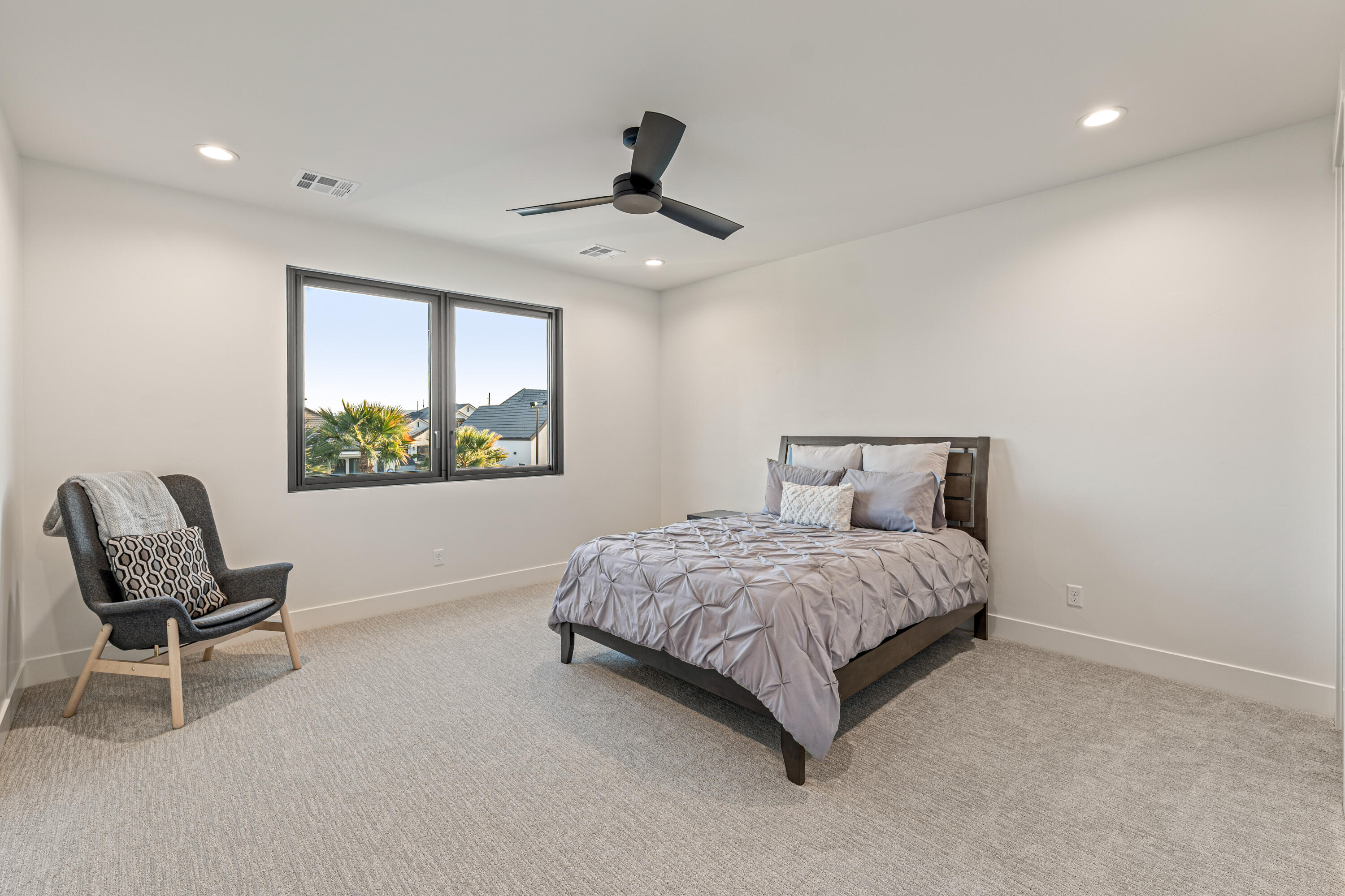 QUEENSRIDGE - Residential