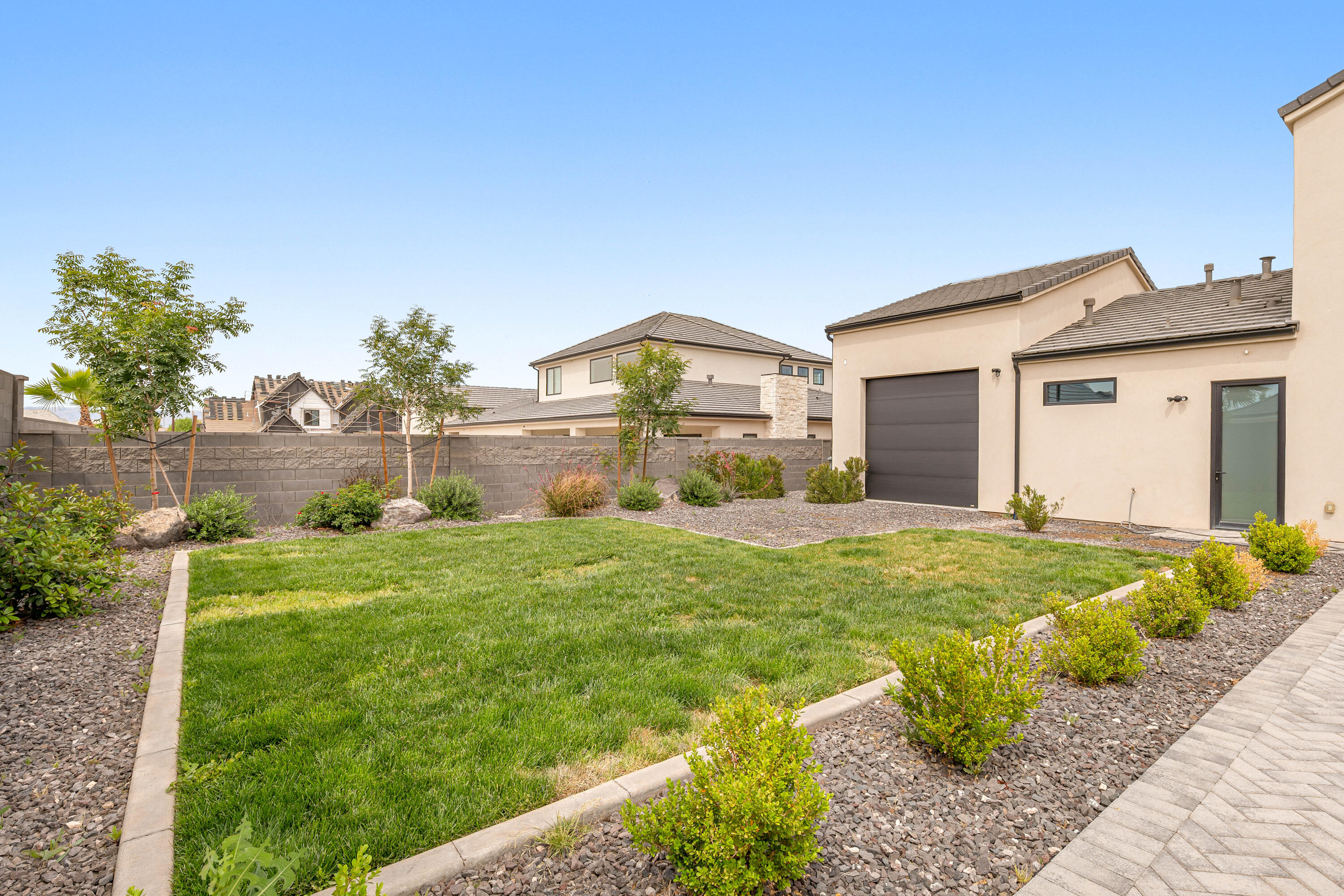 QUEENSRIDGE - Residential