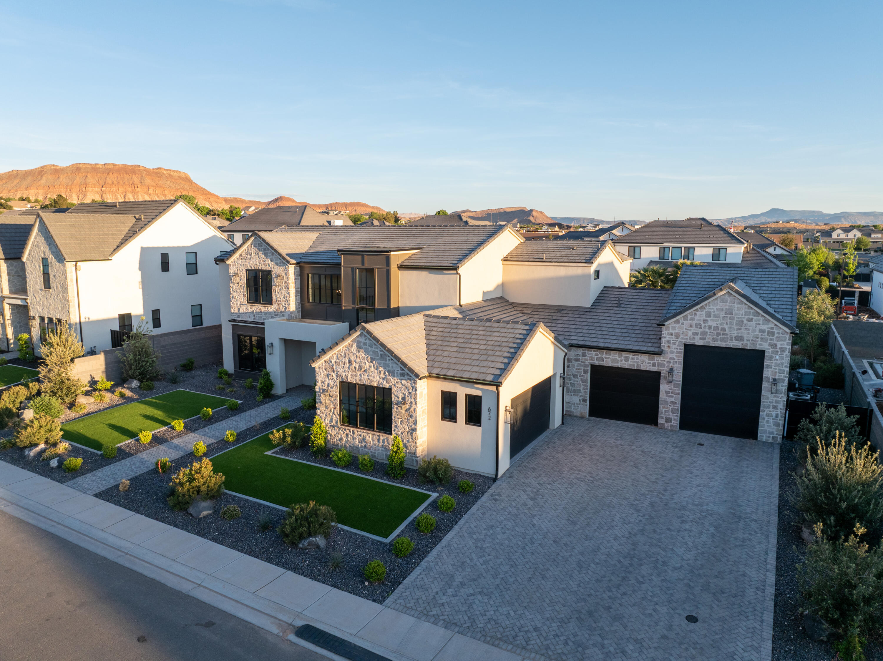 QUEENSRIDGE - Residential