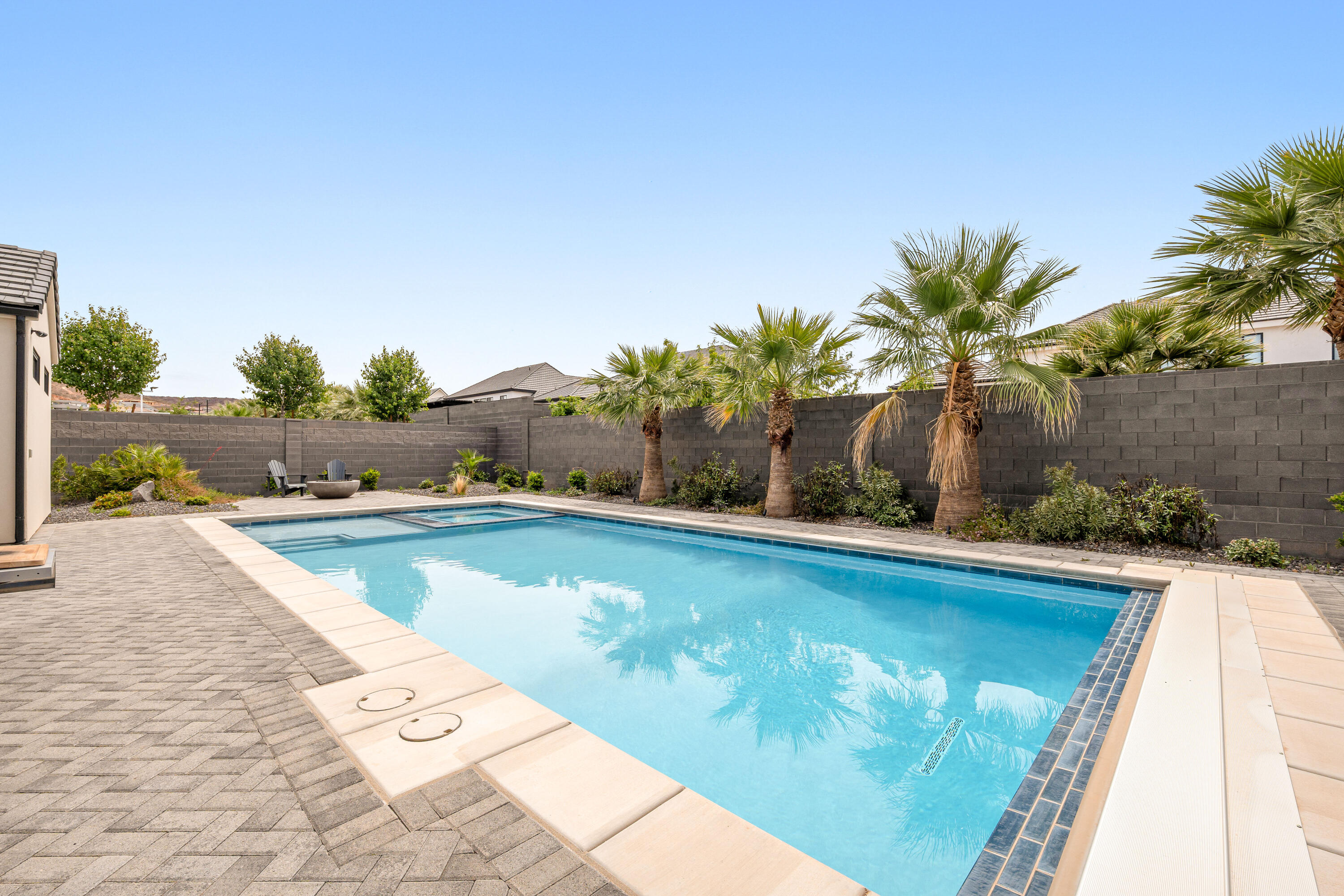 QUEENSRIDGE - Residential