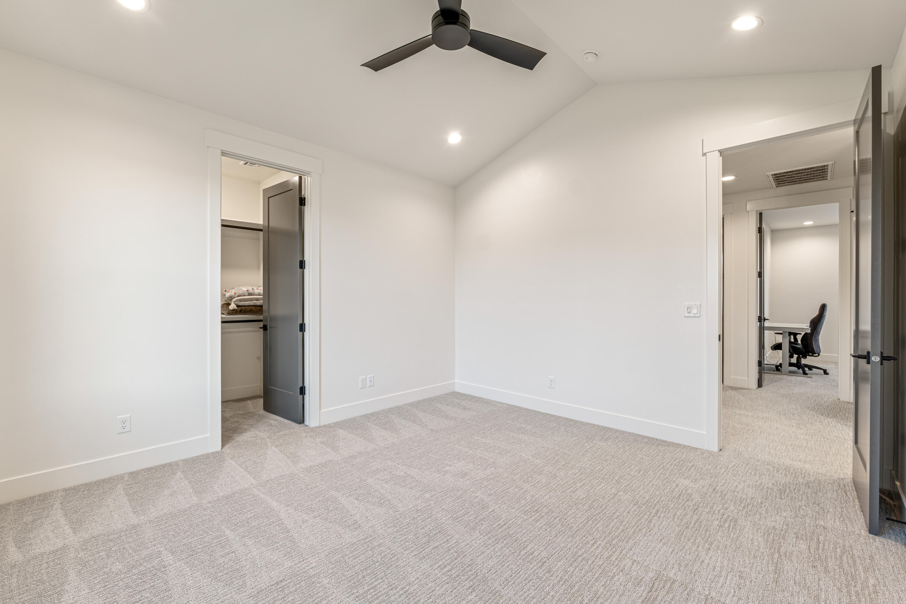 QUEENSRIDGE - Residential