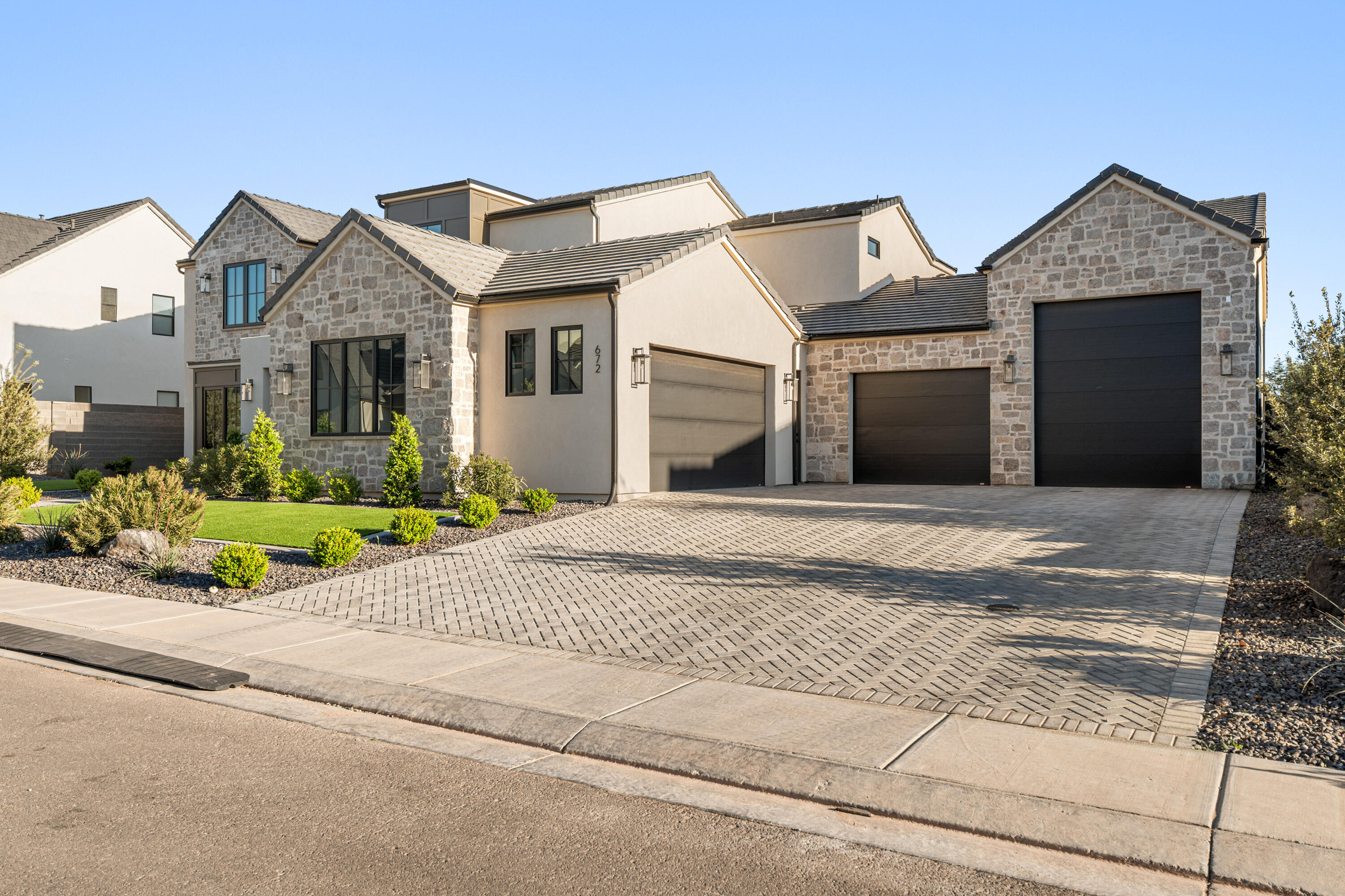 QUEENSRIDGE - Residential