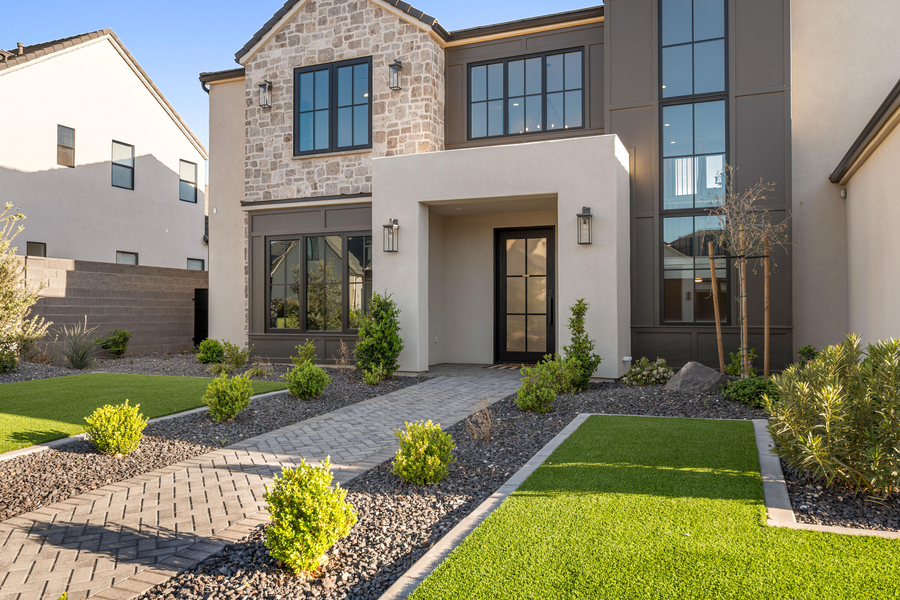 QUEENSRIDGE - Residential