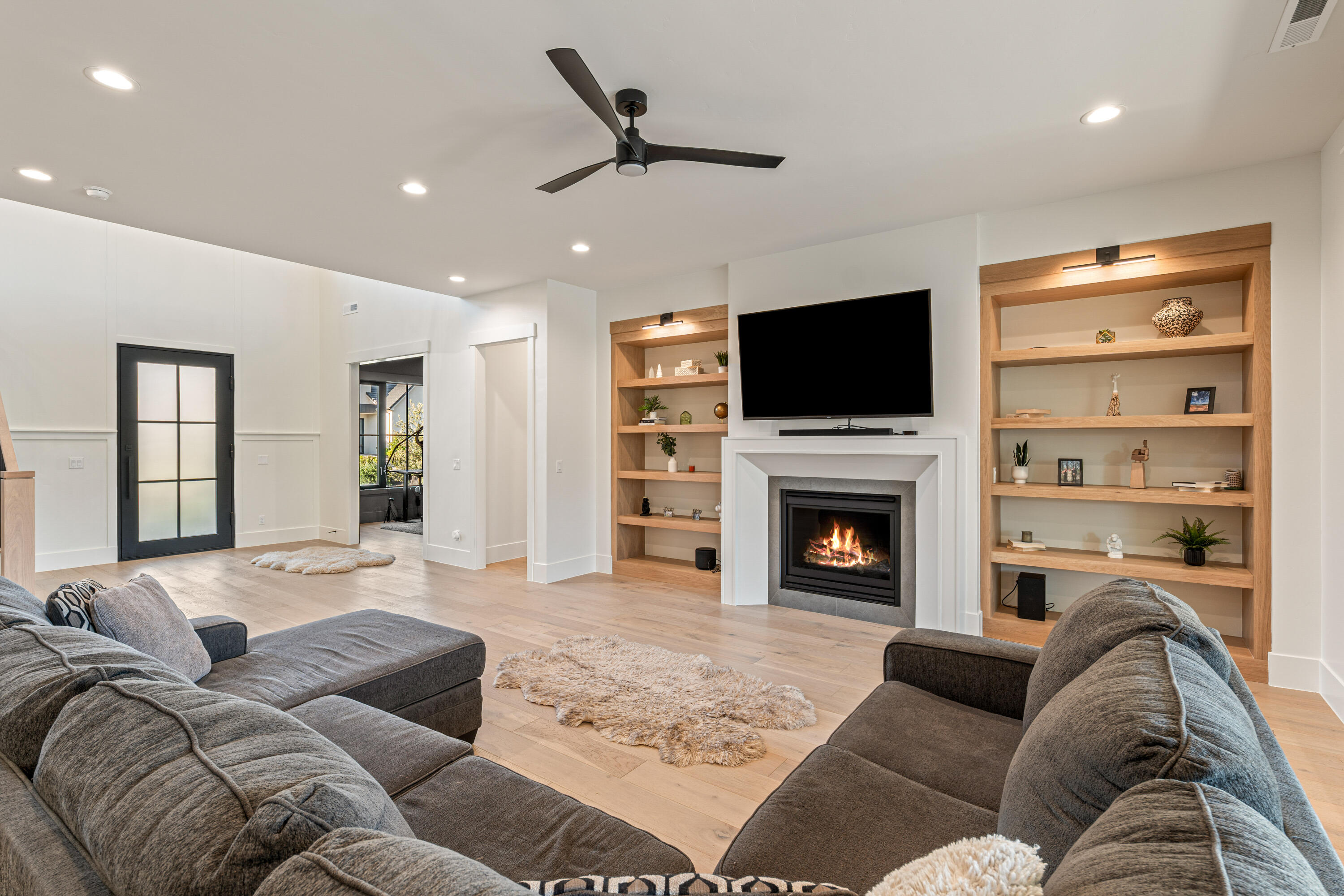 QUEENSRIDGE - Residential