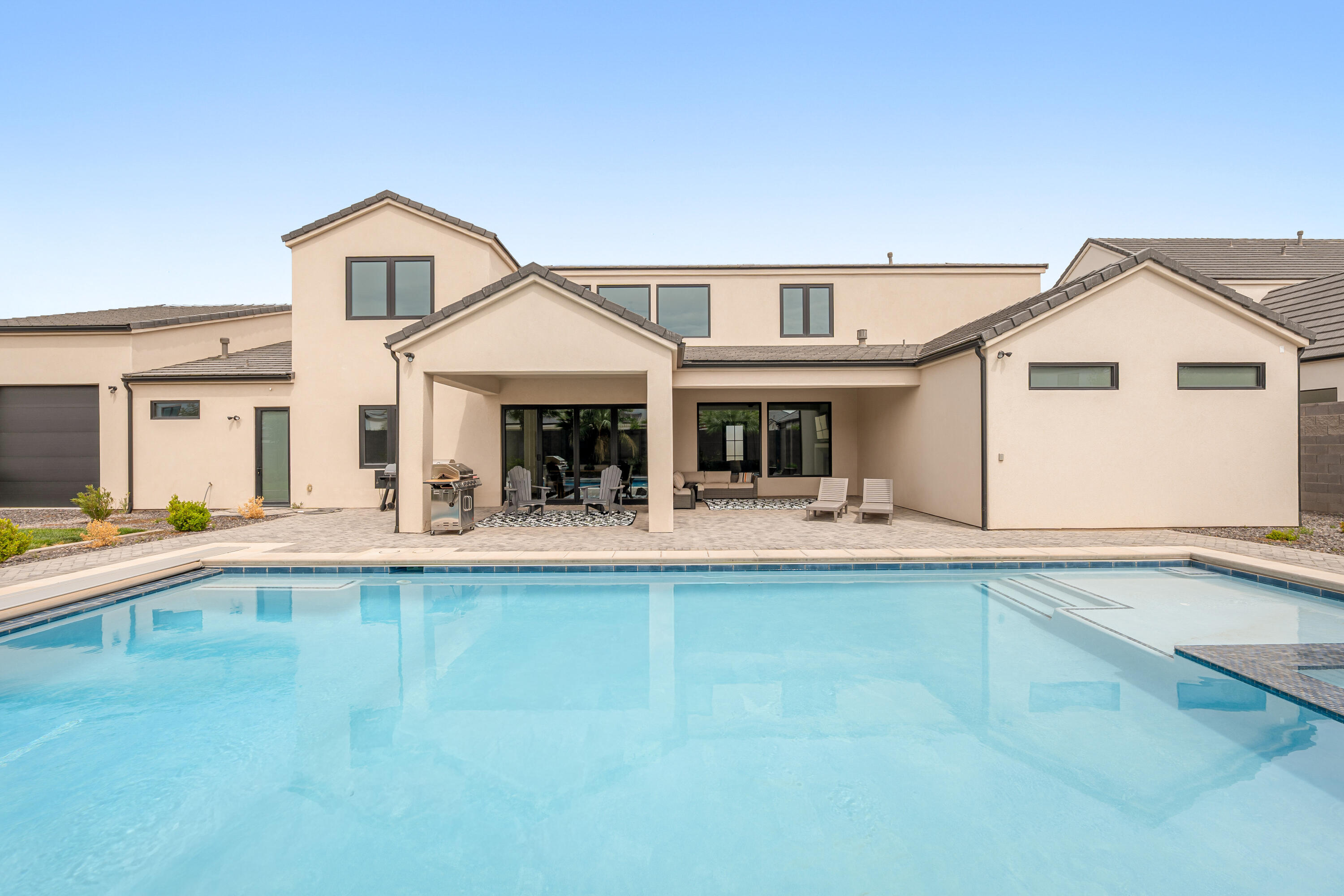 QUEENSRIDGE - Residential