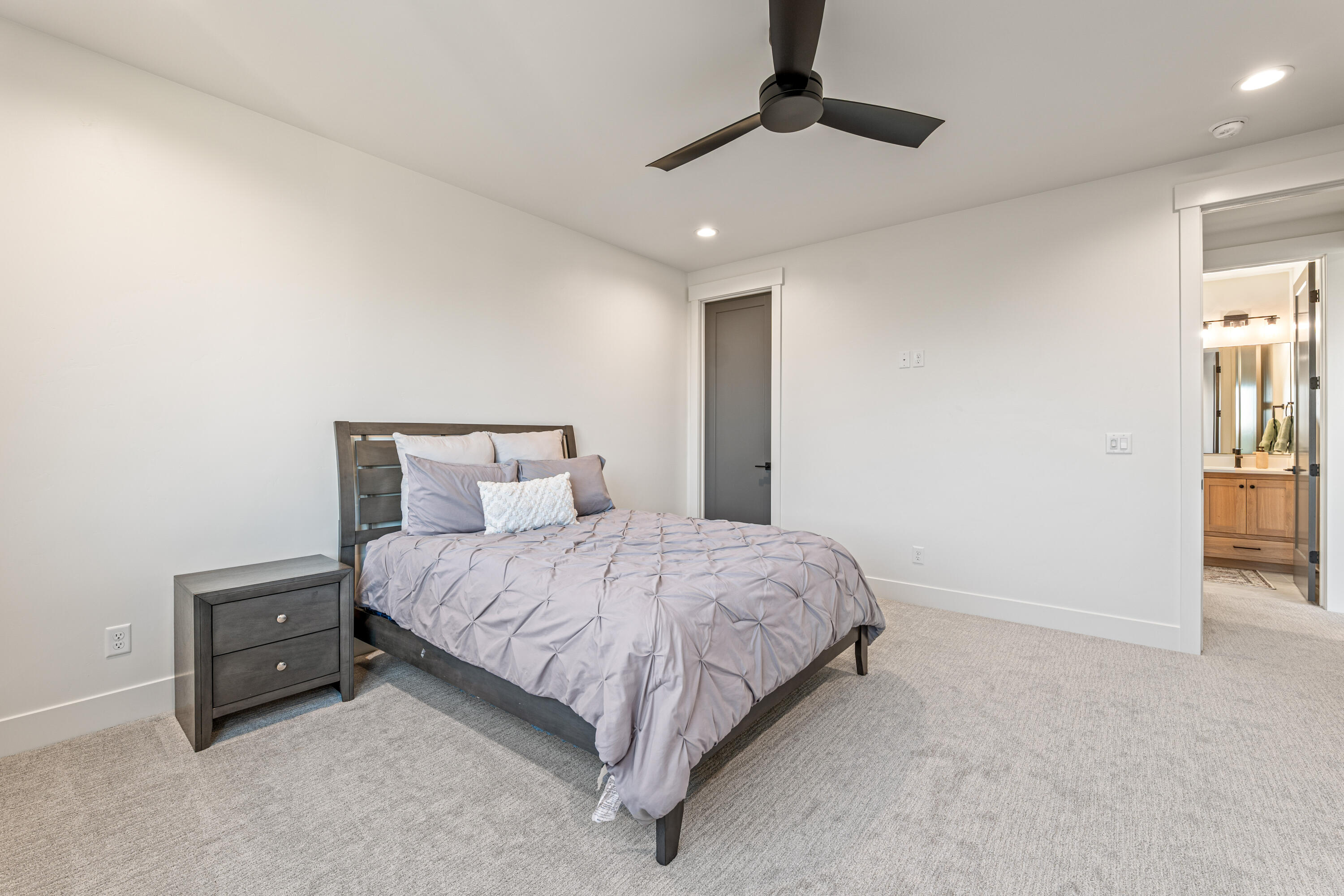 QUEENSRIDGE - Residential