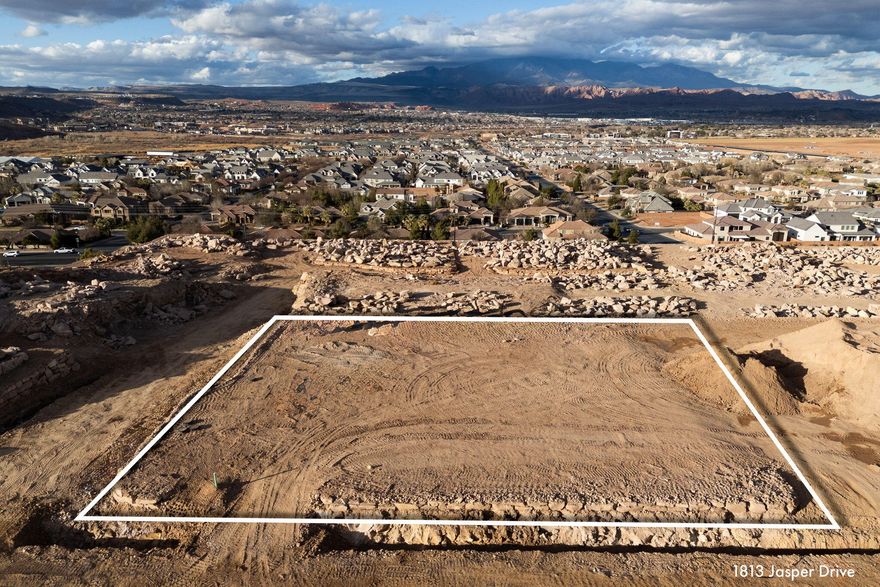 Stunning unobstructed northern views! This single level lot is ready to be built on with KH Traveller Custom Homes! Call for more information about the build process & all that Stone Cliff has to offer. Phase is still under construction, complete utilities & paved roads coming soon.