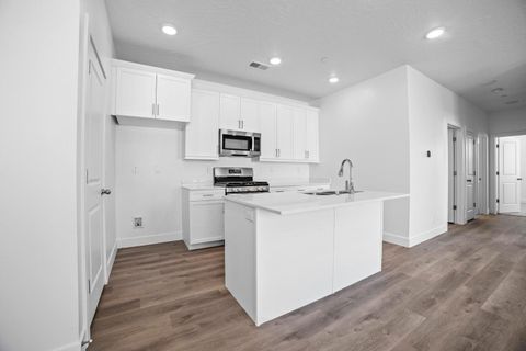 Tiny photo for 5801 S Garnet DR 6-102 #6-102, Saint George, UT 84790 (MLS # 26-271441)