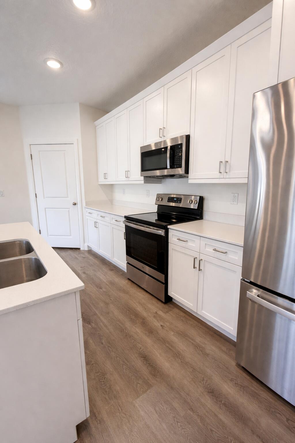 DESERT COLOR CONDOS - Residential