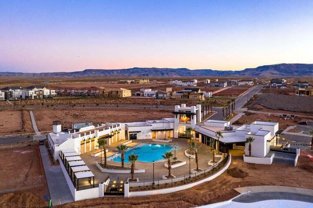 DESERT COLOR CONDOS - Residential