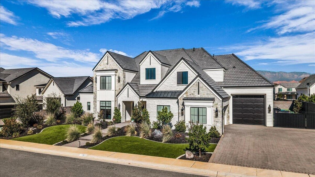 Photo of 761 E Queensridge DR, Washington, UT 84780 (MLS # 26-277216)