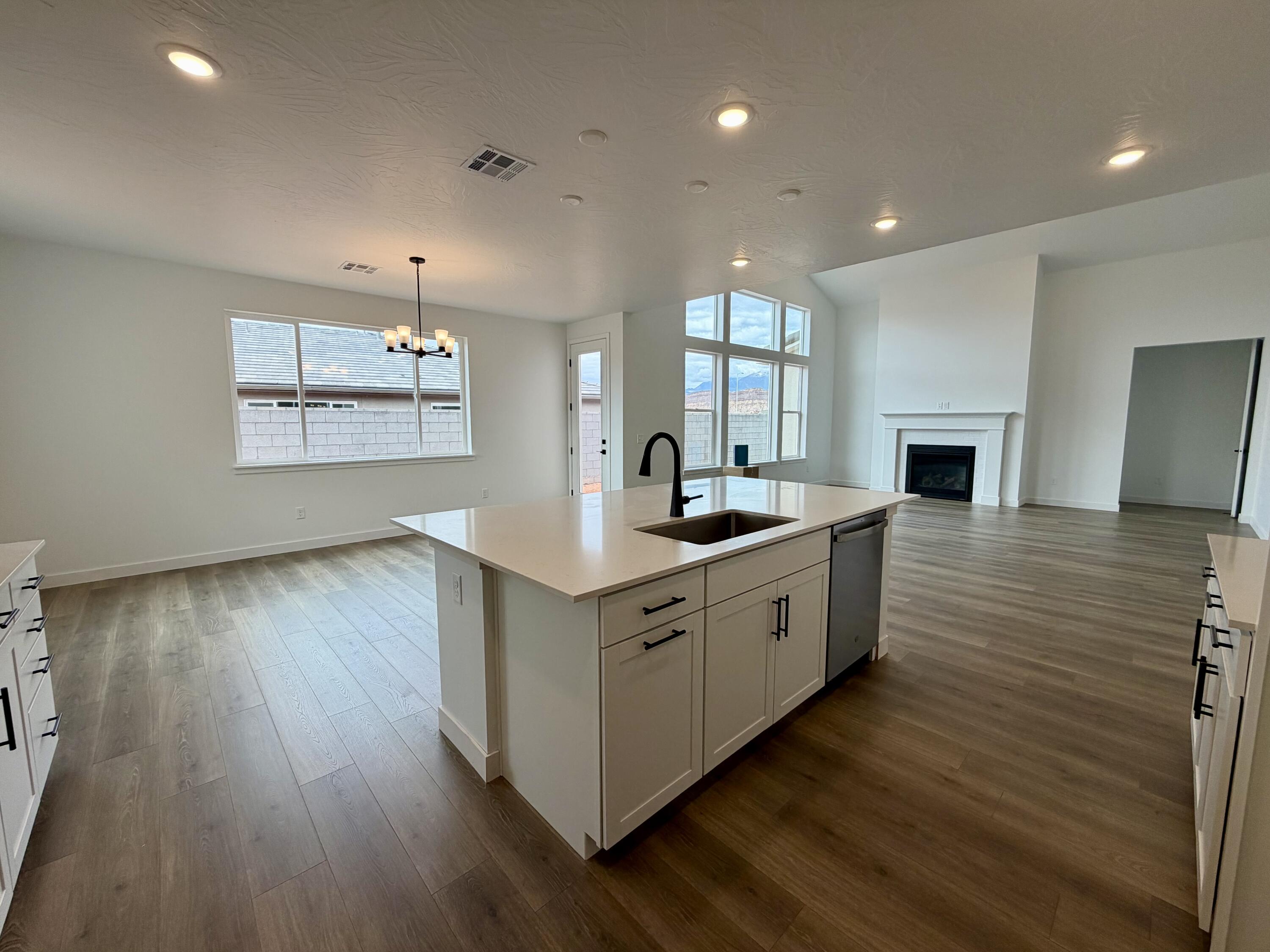 RED SLATE ESTATES - Residential