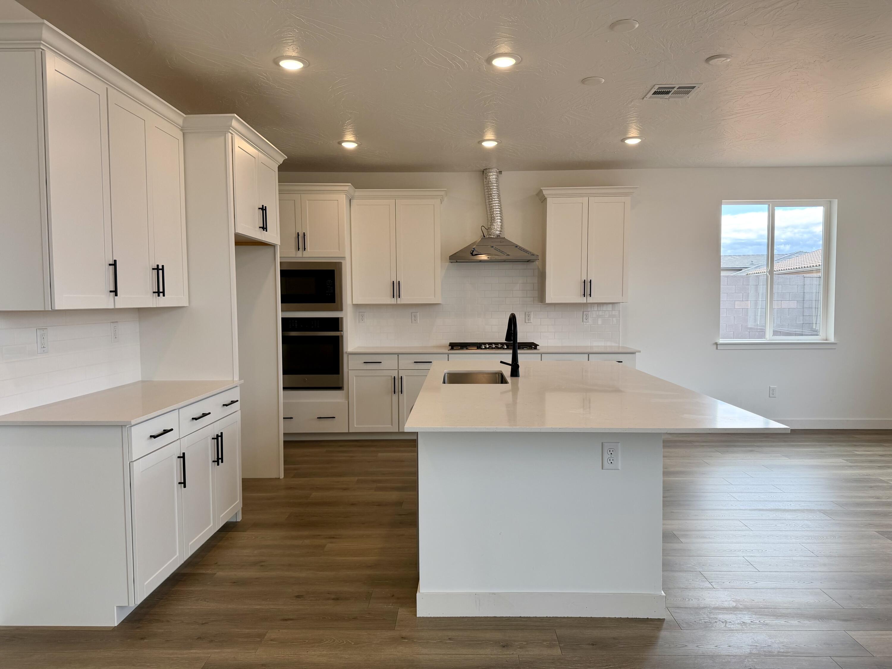 RED SLATE ESTATES - Residential