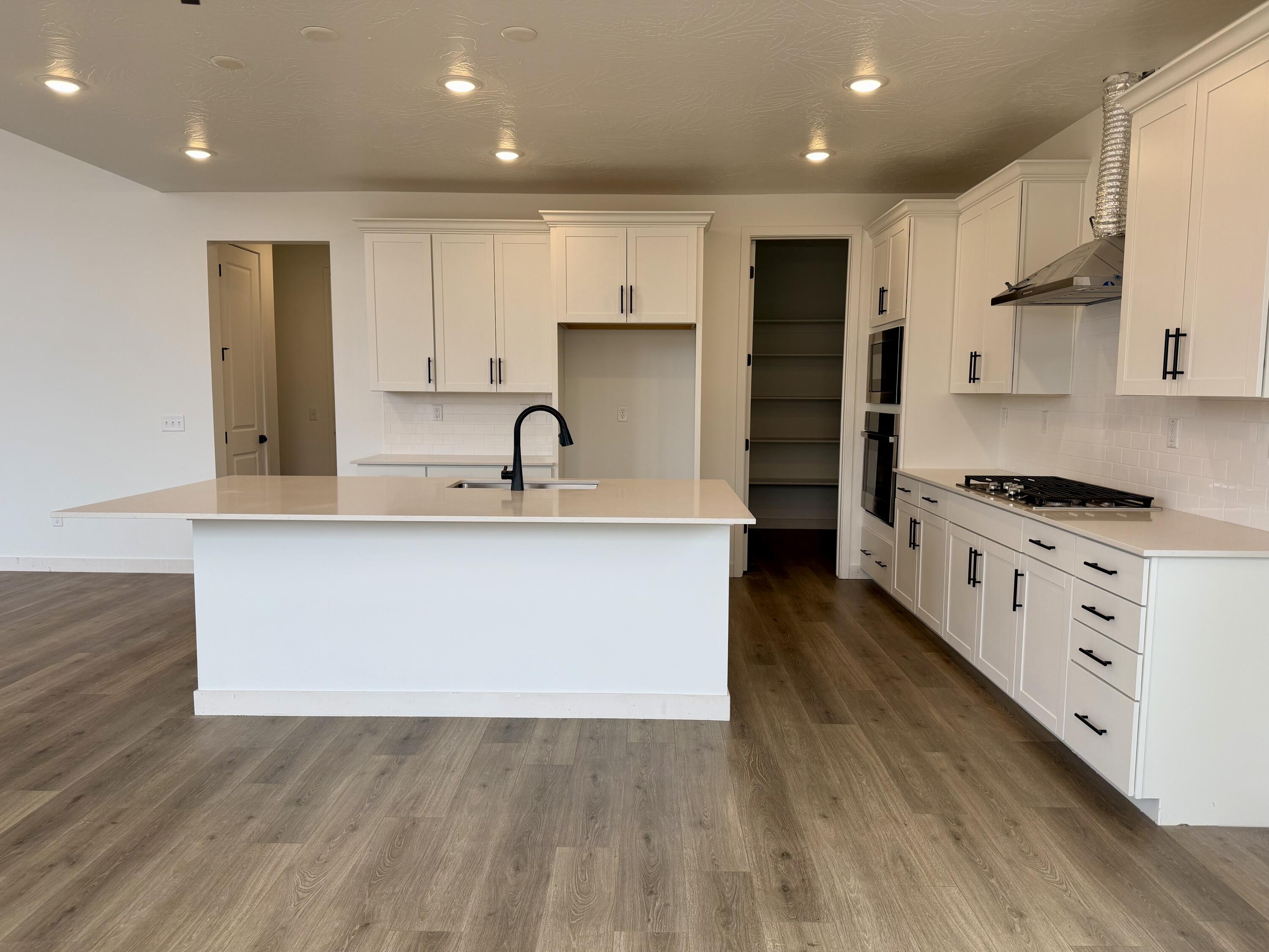 RED SLATE ESTATES - Residential