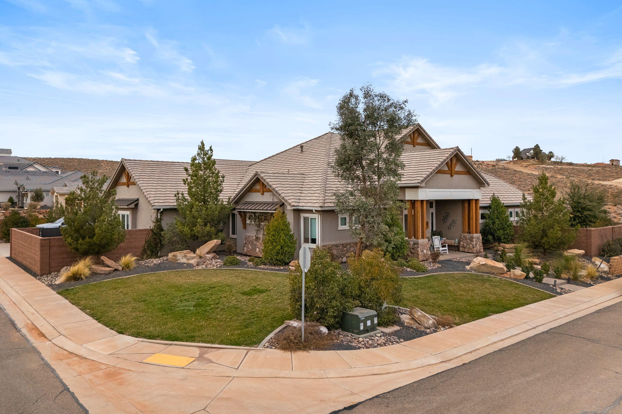 Main image without alt text