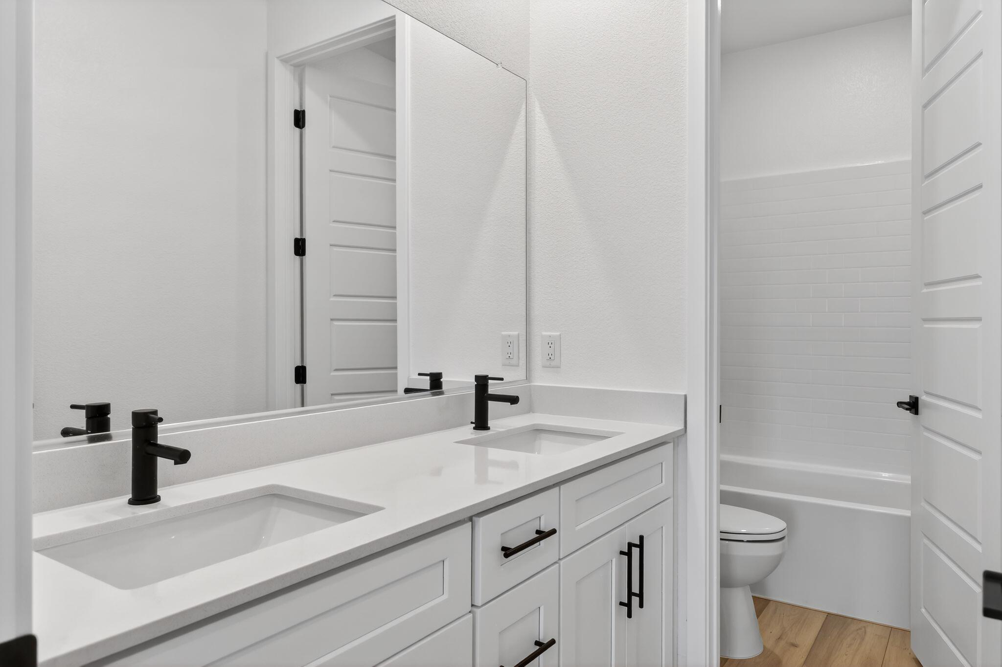 CECITA CREST AT DIVARIO - Residential