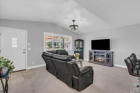 Tiny photo for 1050 W Red Hills Parkway #40, Washington, UT 84780 (MLS # 26-273264)